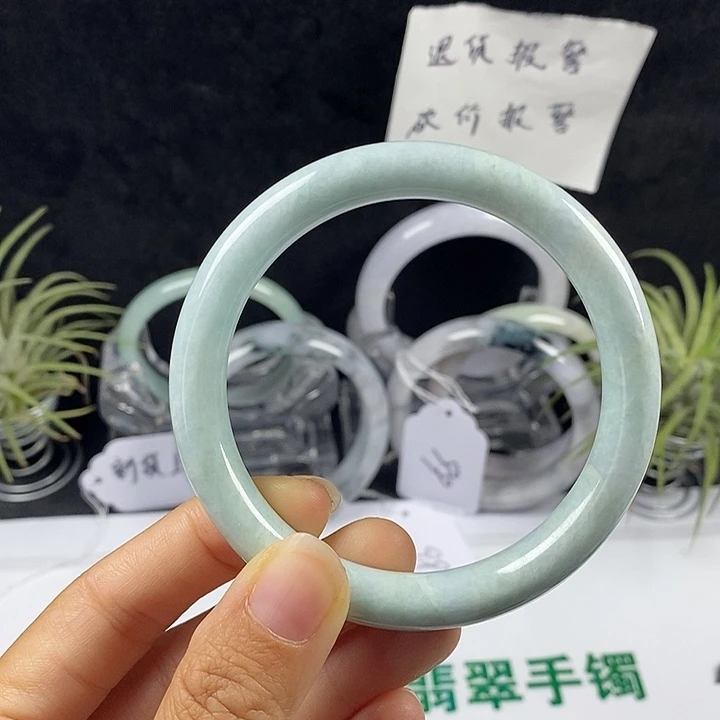 翡翠未镶嵌手镯33号。 58.9圈