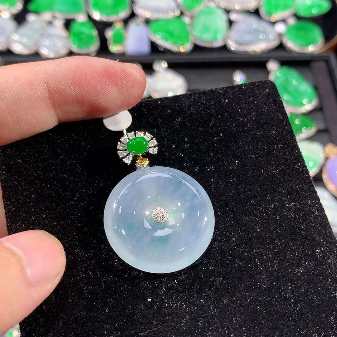 翡翠18K金镶嵌颈饰