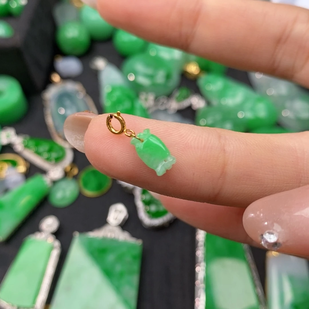 翡翠颈饰18K金镶嵌翡翠