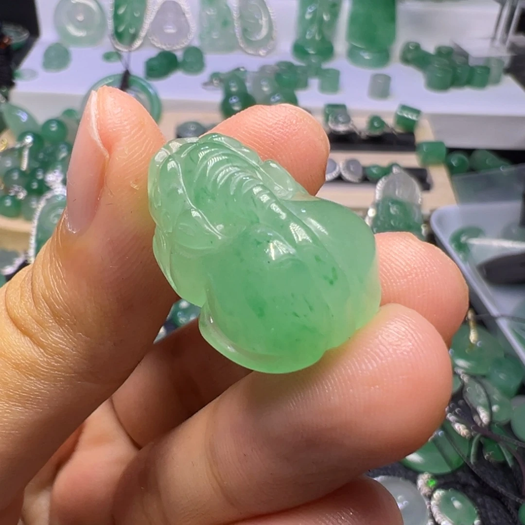 石英质玉未镶嵌颈饰