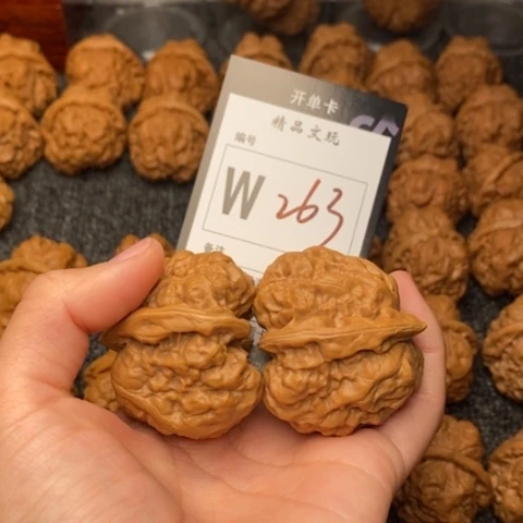 吊坠桃核我****。我是第一百42