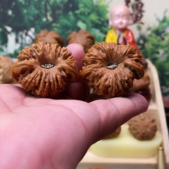 ****文玩核桃吊坠酒杯底瘤疤涿鹿南疆石