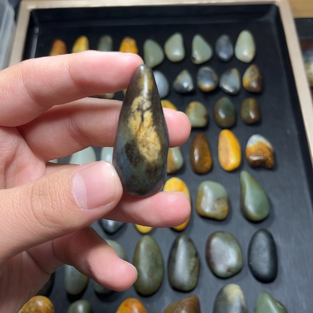 和田玉未镶嵌珠宝奇石