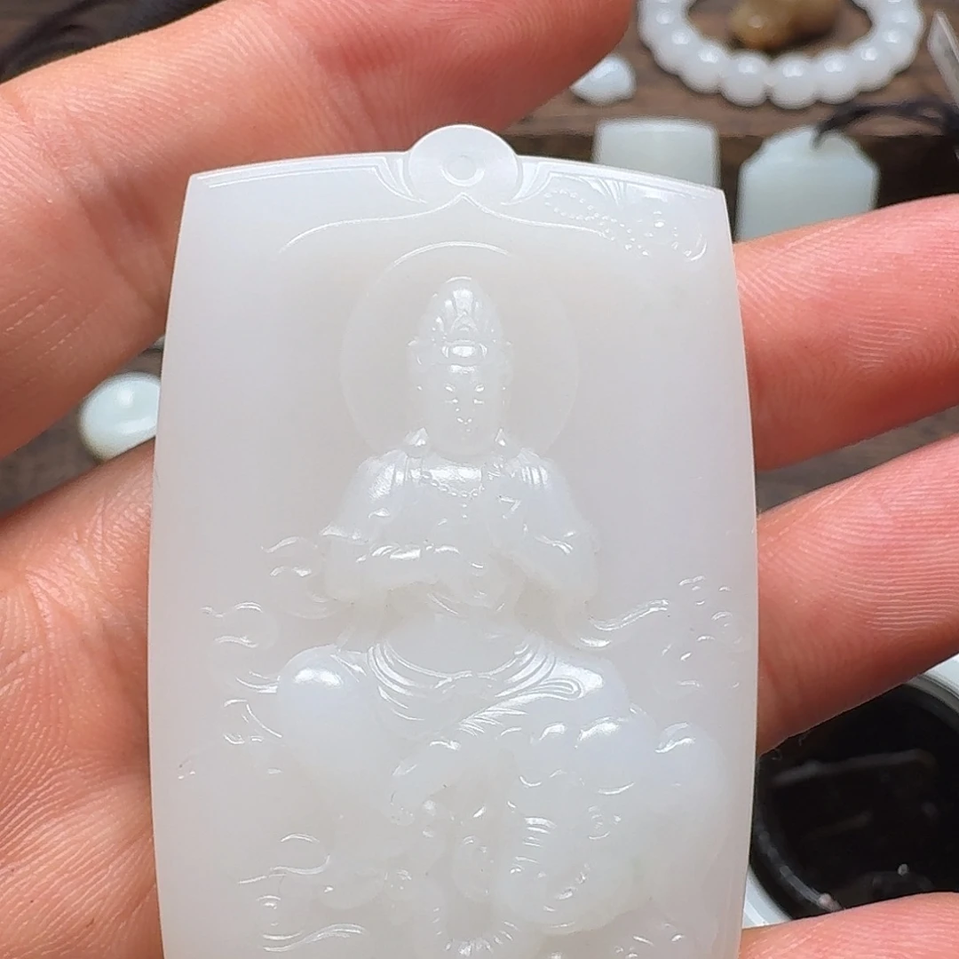 颈饰未镶嵌和田玉（白玉）