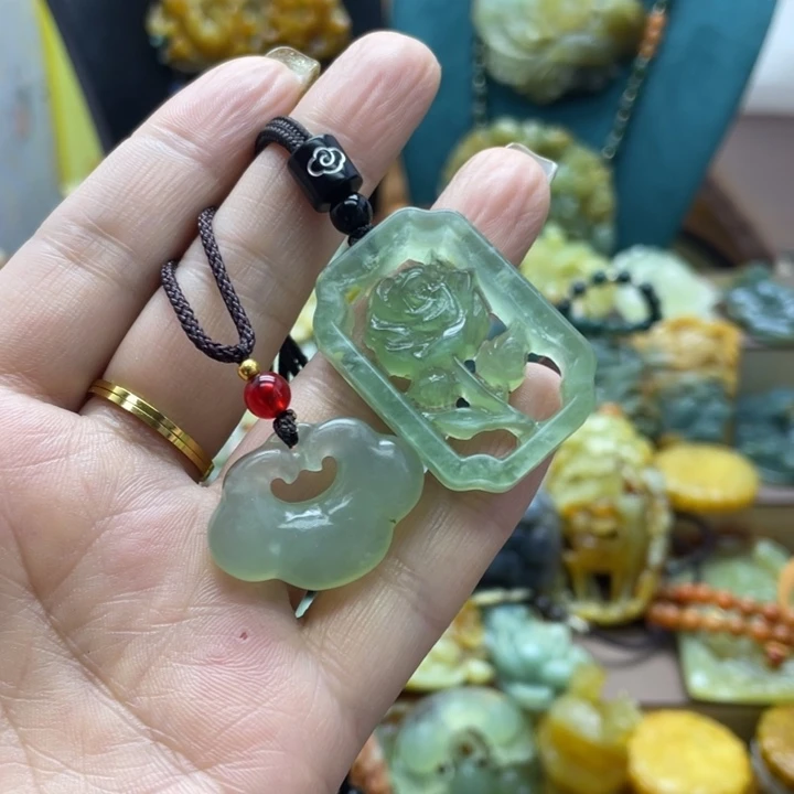 蛇纹石玉合金颈饰