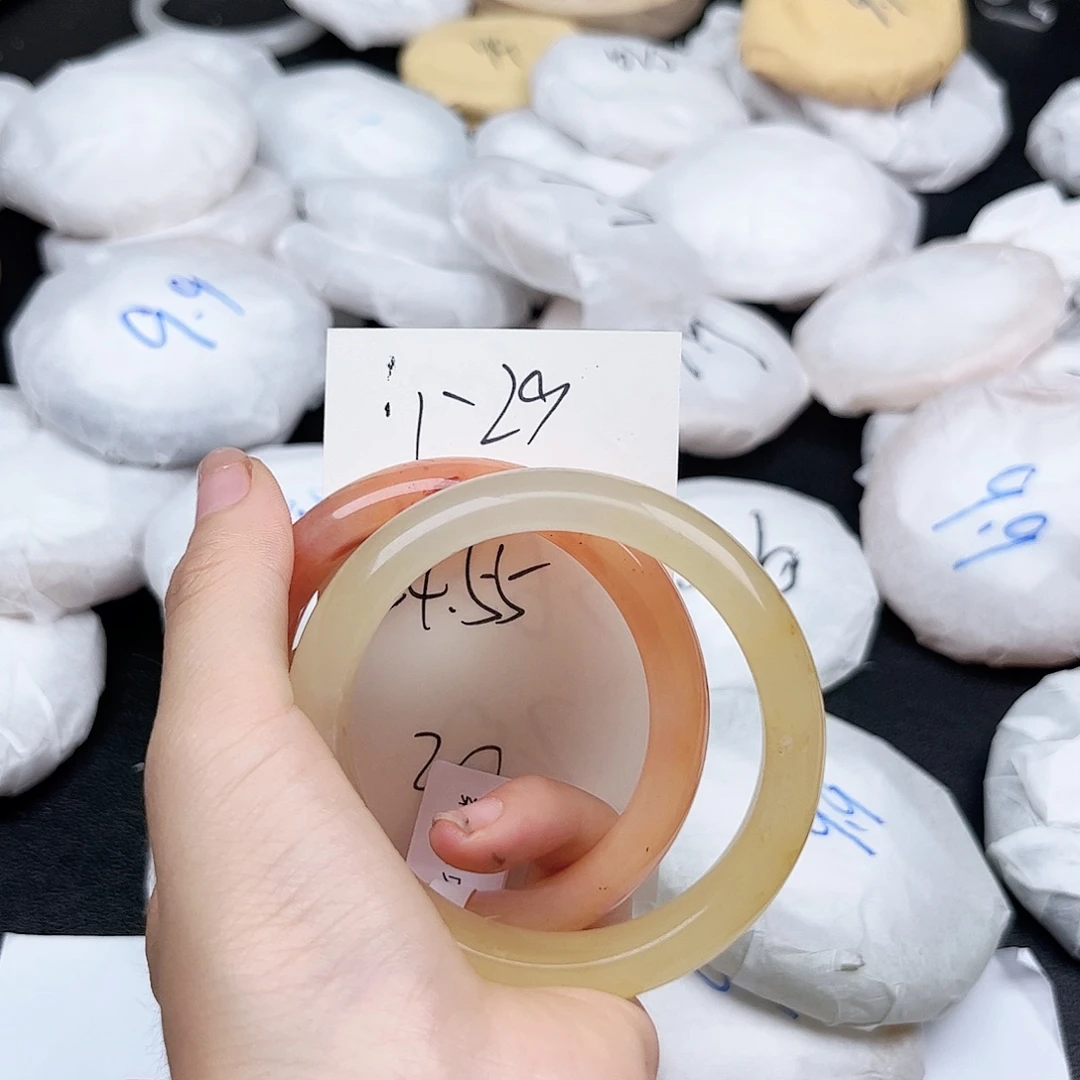 未镶嵌手镯石英质玉1.29