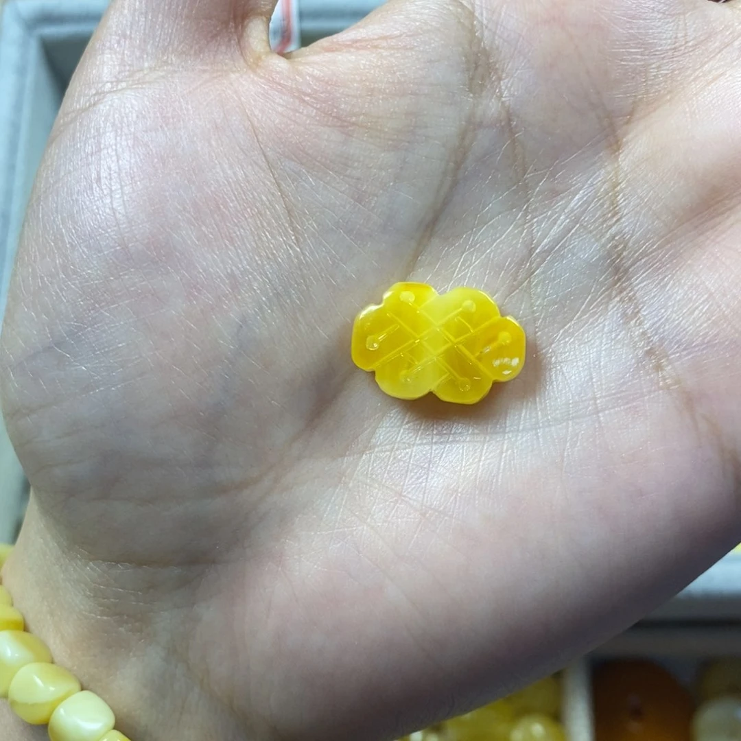 琥珀裸石未镶嵌o****r中国结