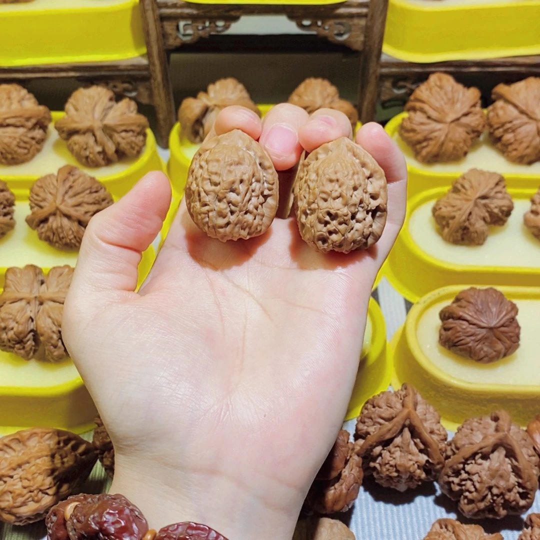 文玩核桃吊坠穿山甲