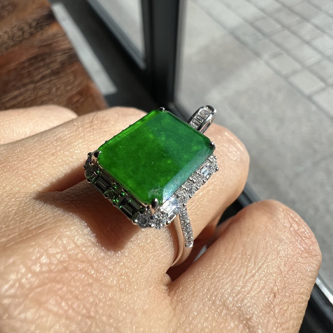 18k金缅甸翡翠帝王绿戒指吊坠两用款·一眼万年