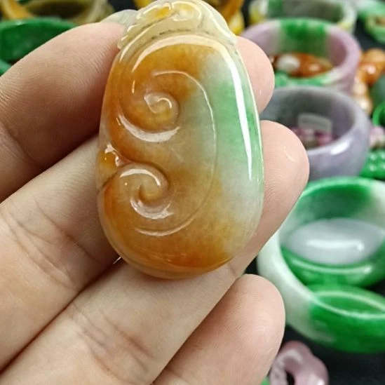 翡翠未镶嵌颈饰翡翠