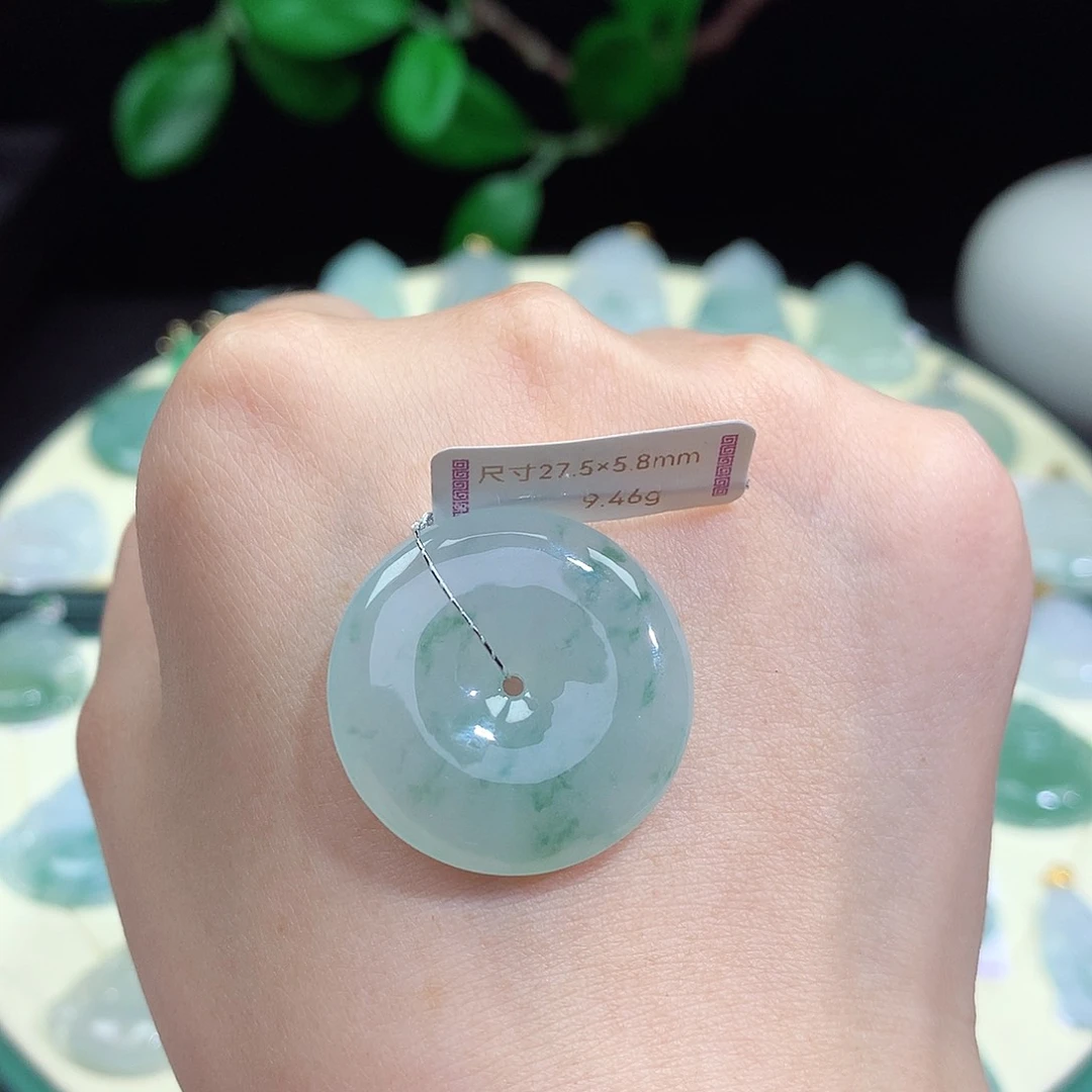 翡翠未镶嵌颈饰平安扣