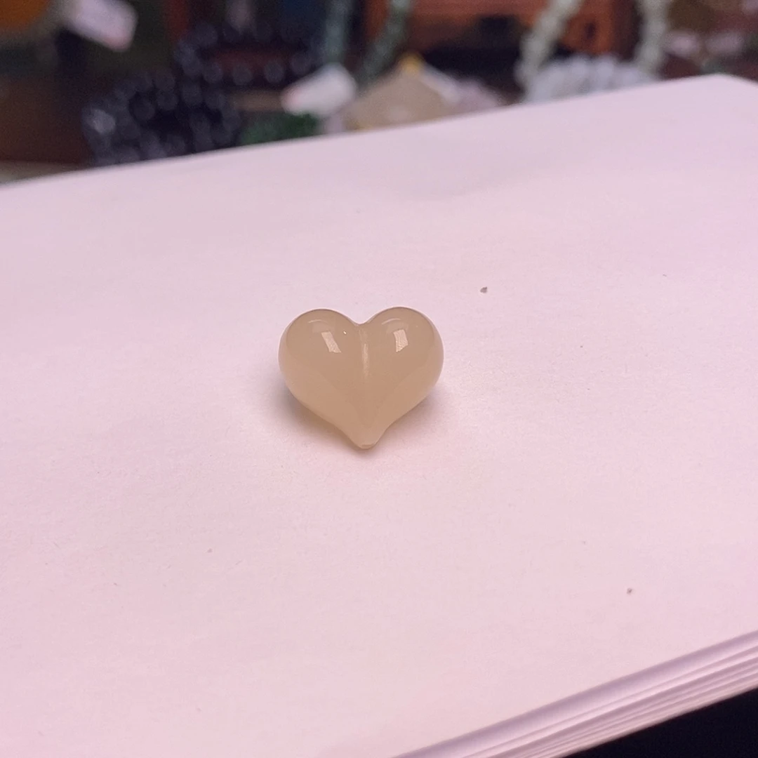 和田玉未镶嵌颈饰藕粉老矿料红粉屁桃