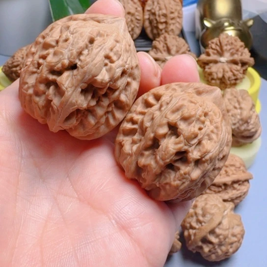 赤龙鸡心文玩核桃