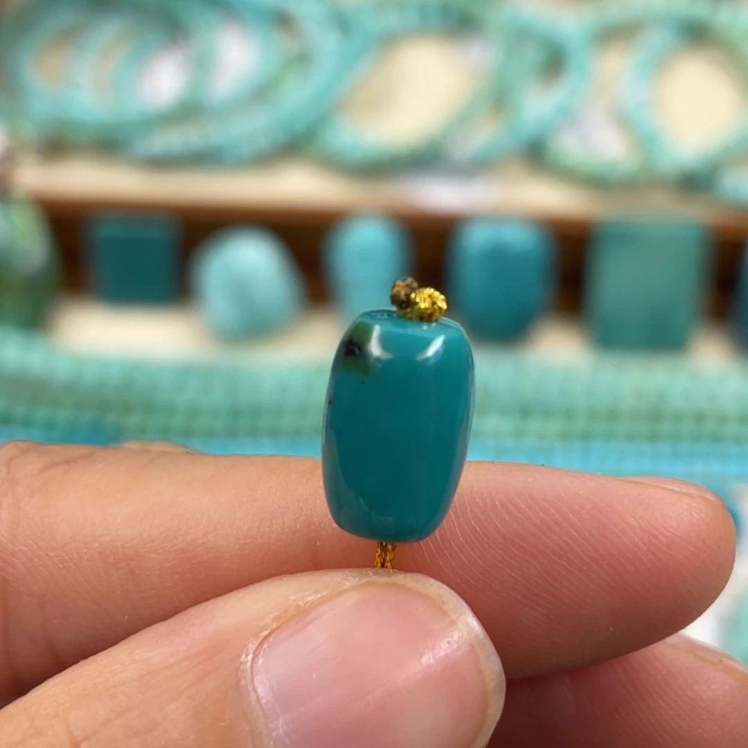 绿松石未镶嵌颈饰