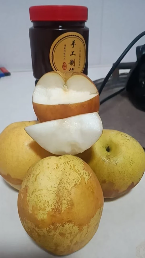 山西隰县玉露香梨当季新鲜上市脆甜多汁水果