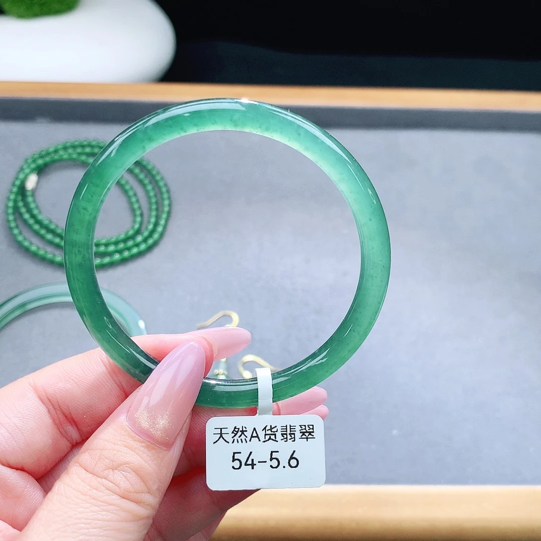 未镶嵌手镯（圆镯）翡翠