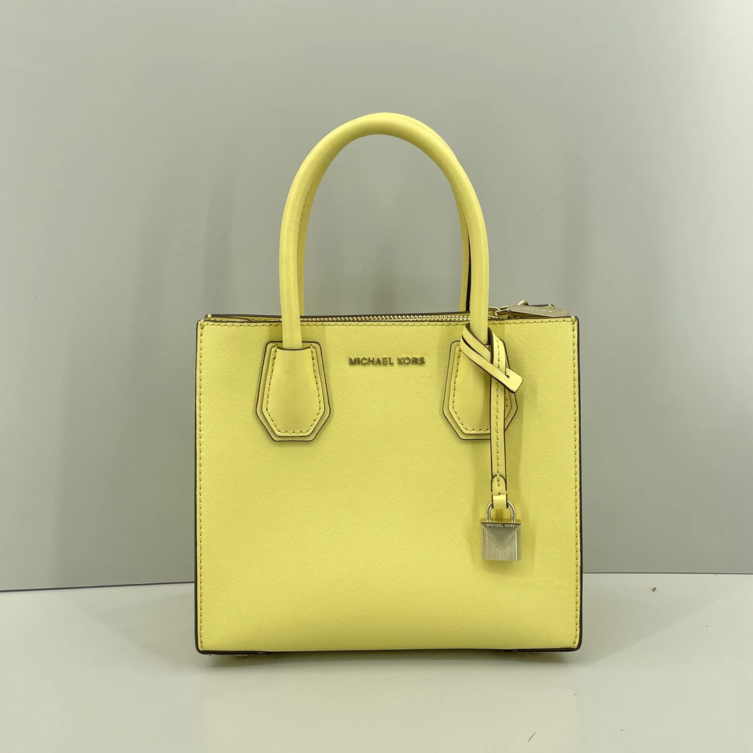 95新 MICHAELKORS/迈克高仕 黄色风琴手提包22*19*10cmE032304