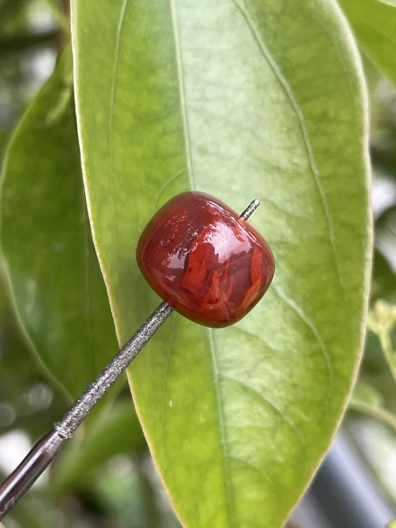 精品南红玛瑙老型珠配饰，尺寸13x11mm，颜色红润，火焰牛血红