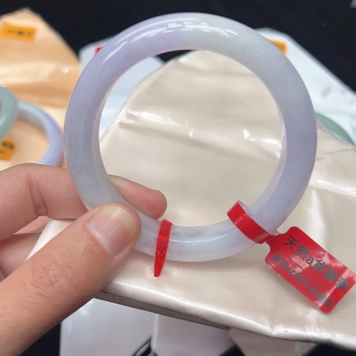 翡翠未镶嵌手镯微瑕