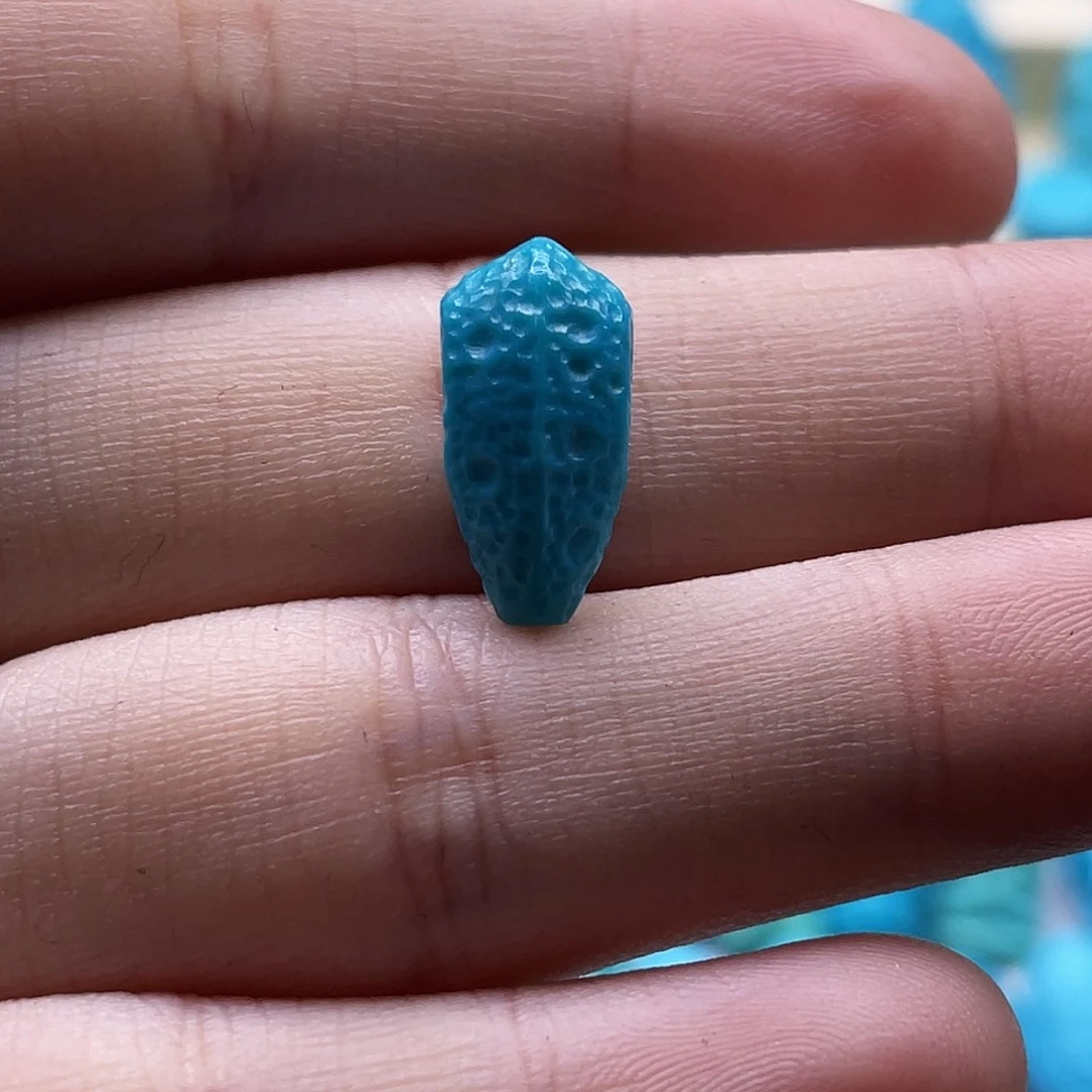 绿松石未镶嵌颈饰