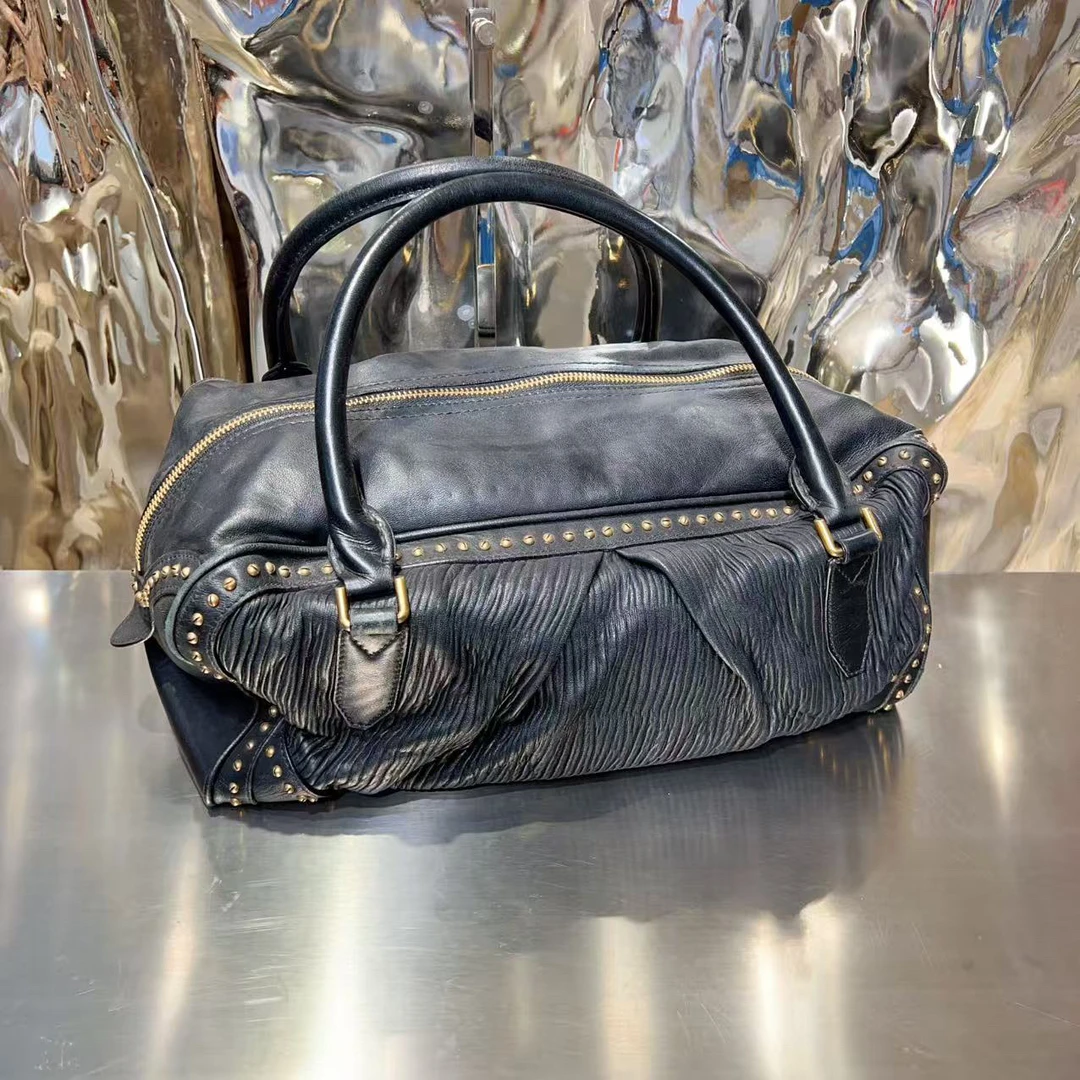 95新 BURBERRY/博柏利 Burberry 黑色褶皱 铆钉 单肩包 /0000