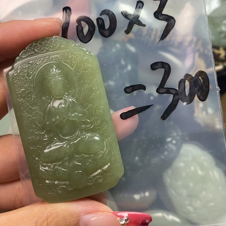 何****和田玉未镶嵌颈饰