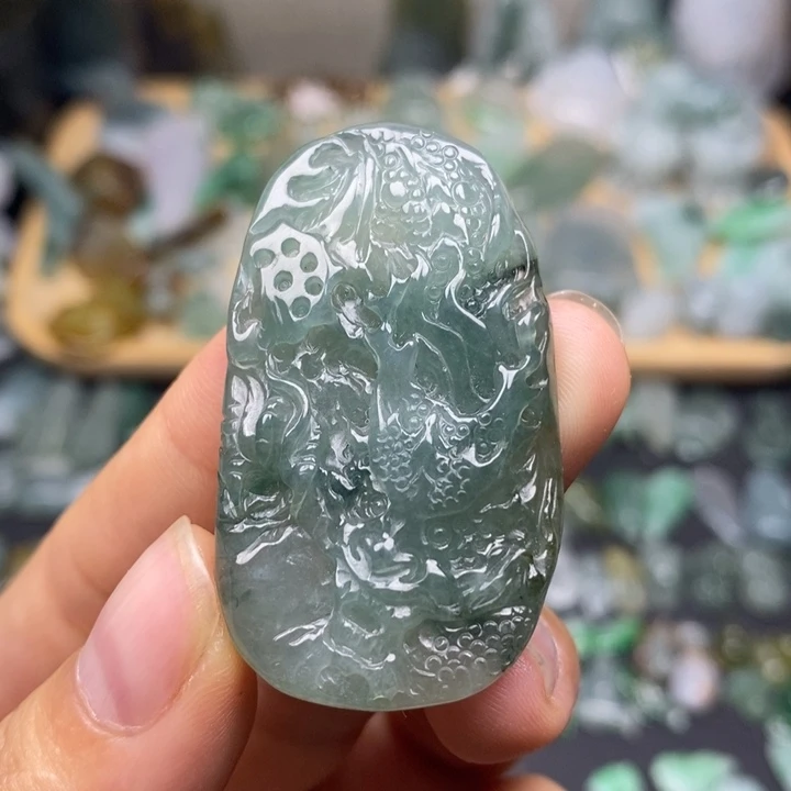 颈饰未镶嵌翡翠龙牌