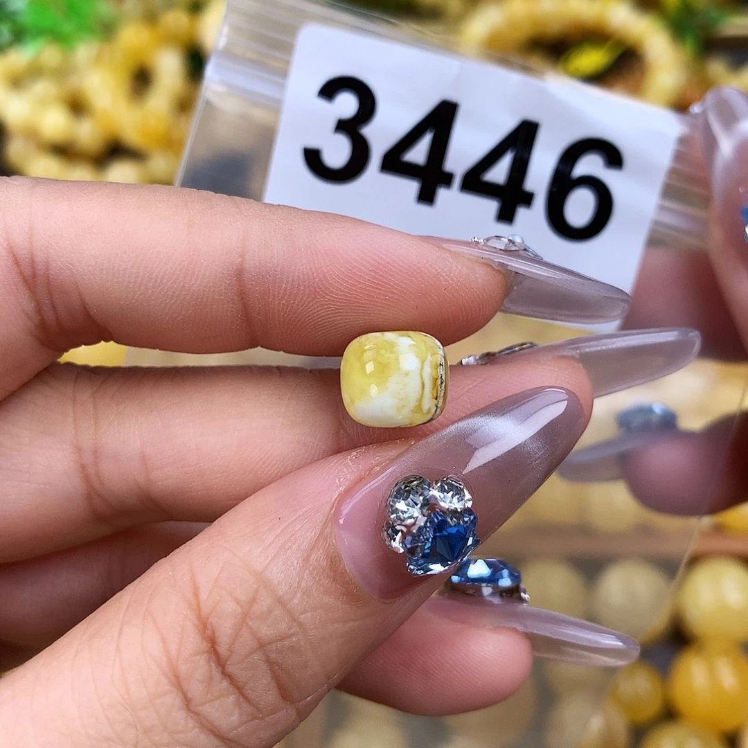 未镶嵌琥珀珠宝奇石10.2