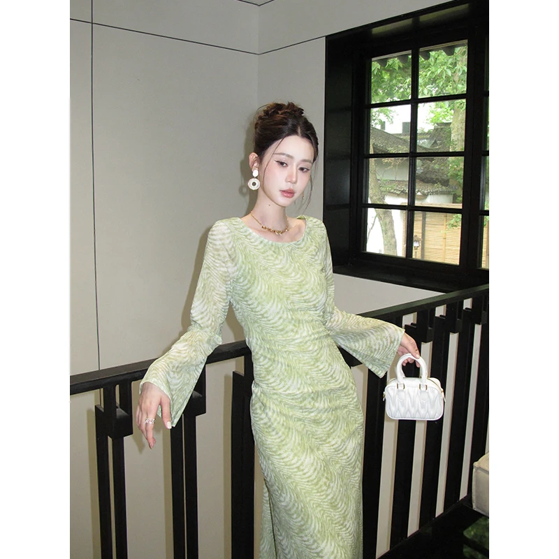 【小婉】法式优雅设计感圆领喇叭袖印花条纹收腰显瘦连衣裙LYQ1001