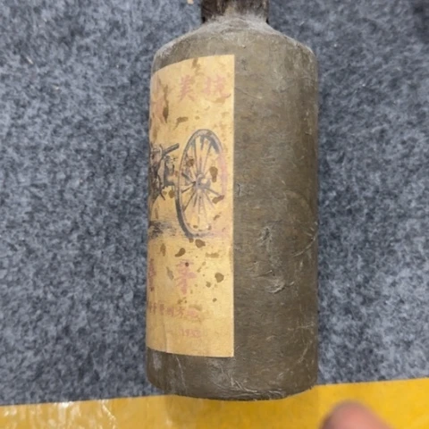 盘子瓶子手工手绘