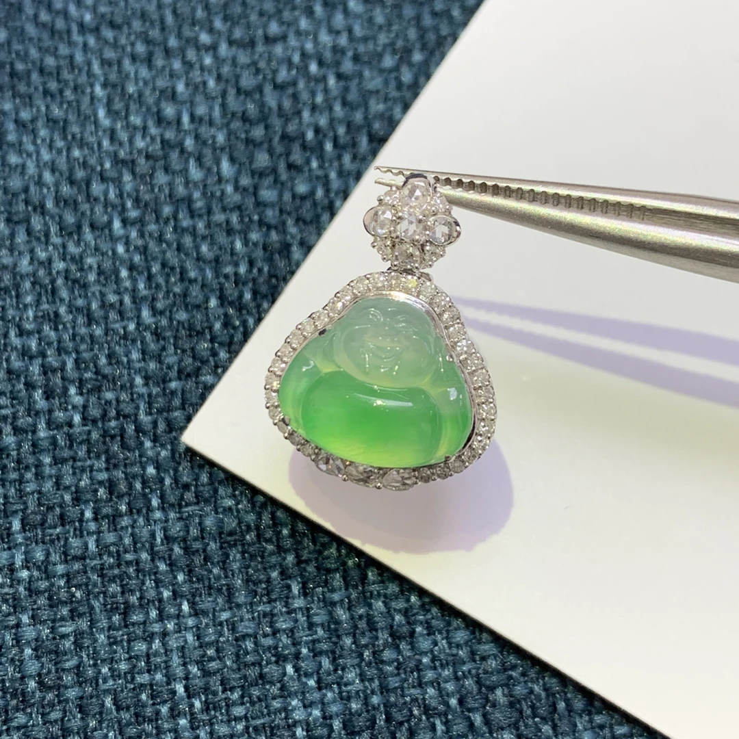 天然缅甸A货翡翠甜绿佛公