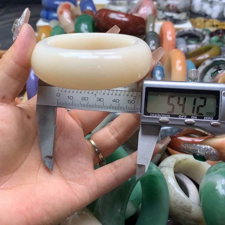 未镶嵌手镯石英质玉