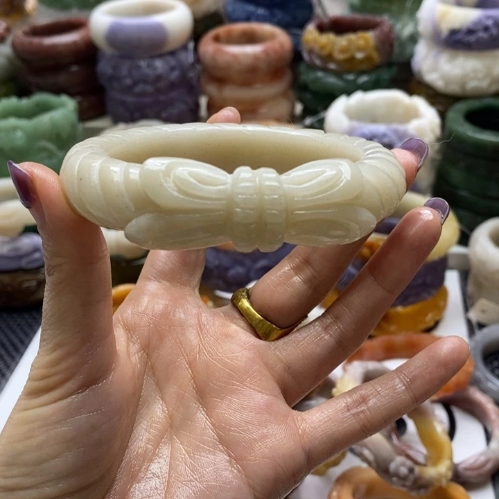 石英质玉未镶嵌手镯