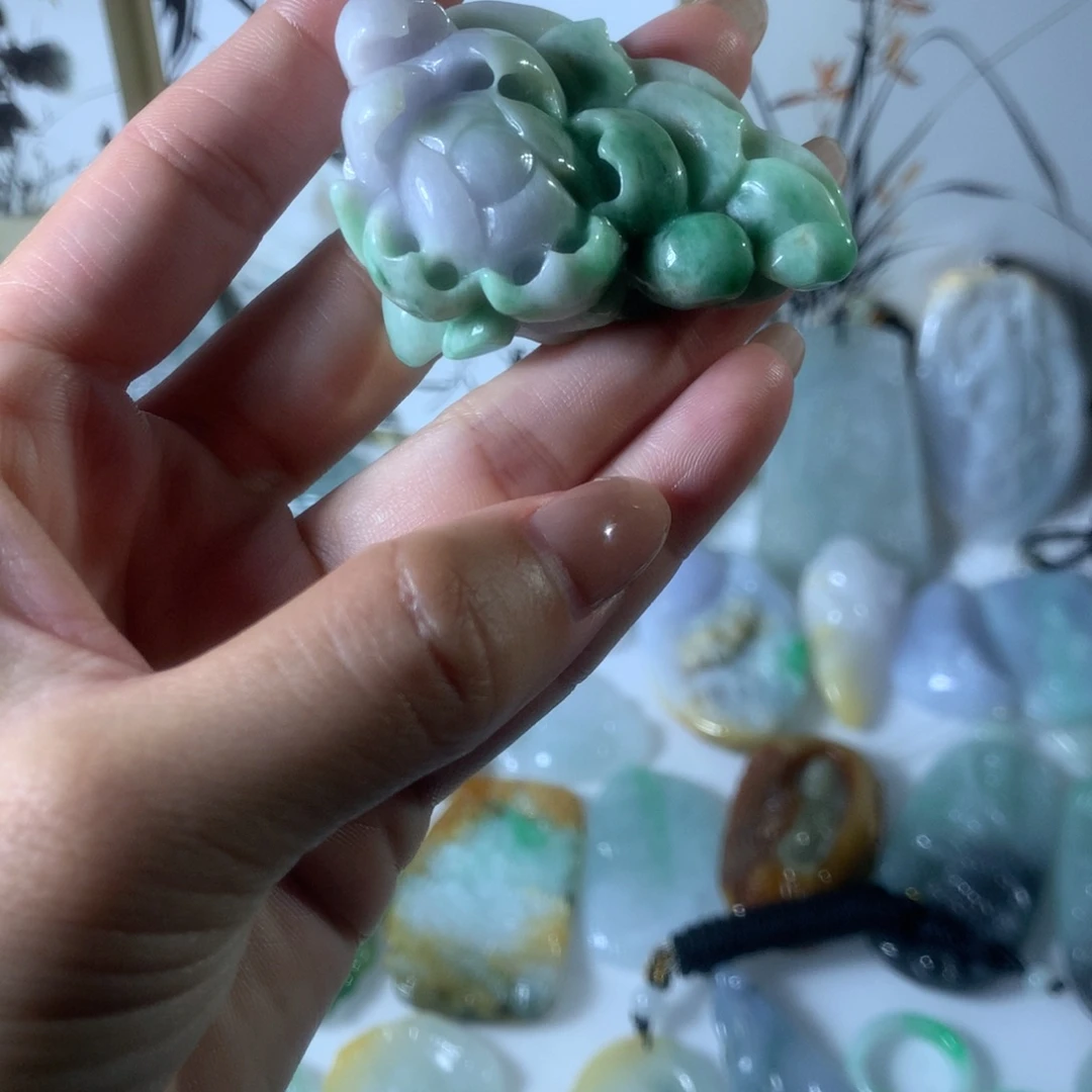 翡翠未镶嵌颈饰花