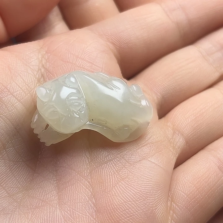 和田玉未镶嵌把件