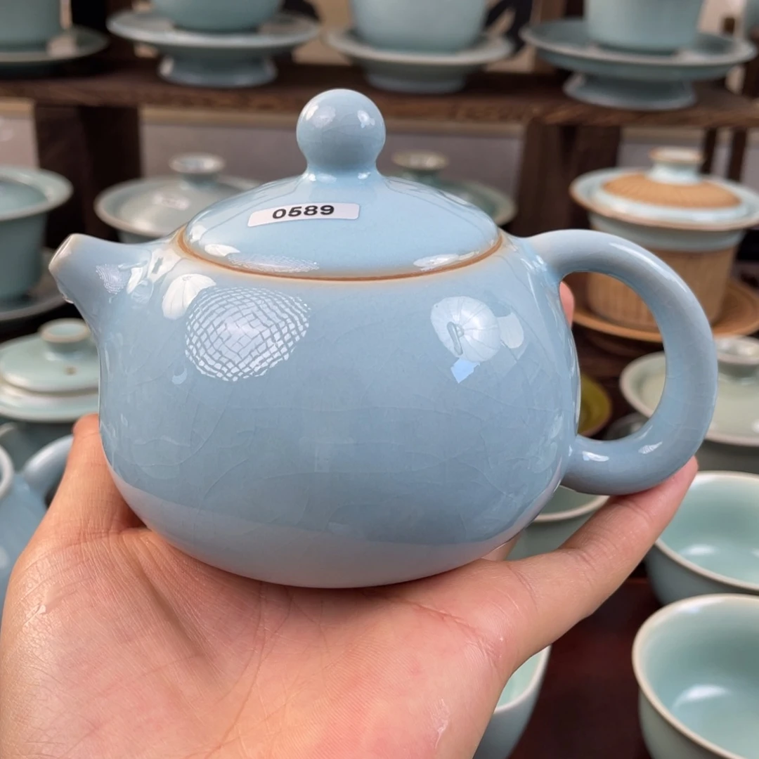 微瑕天青西施壶589壶………$