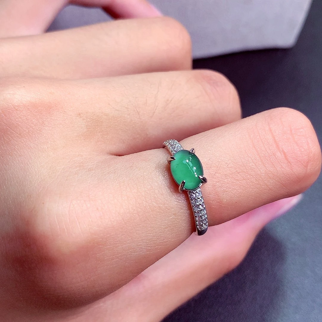 翡翠未镶嵌颈饰戒指