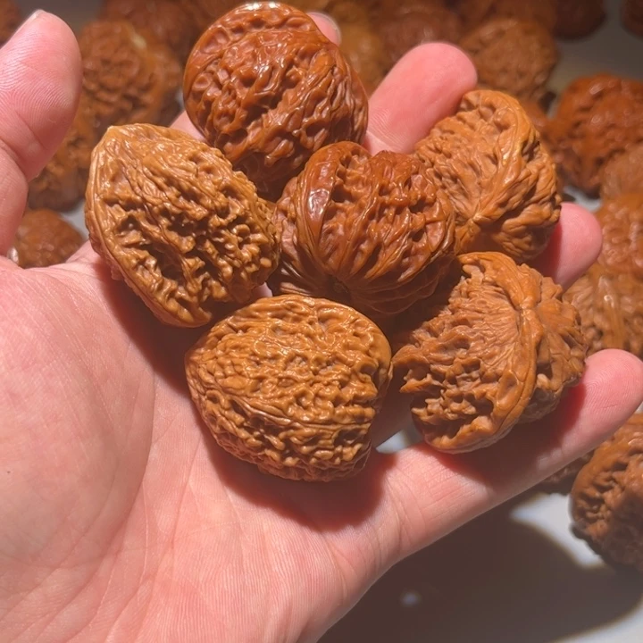 Y***g桃核吊坠狮子头核桃