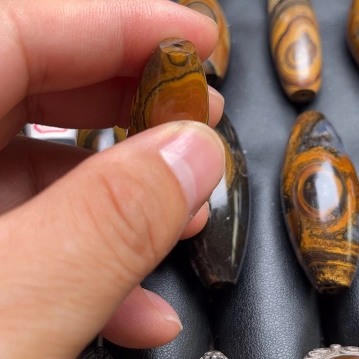 克***l碧石未镶嵌颈饰珠