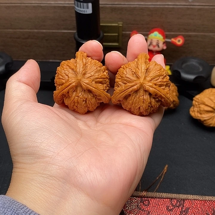 ****️文玩核桃把件白奔