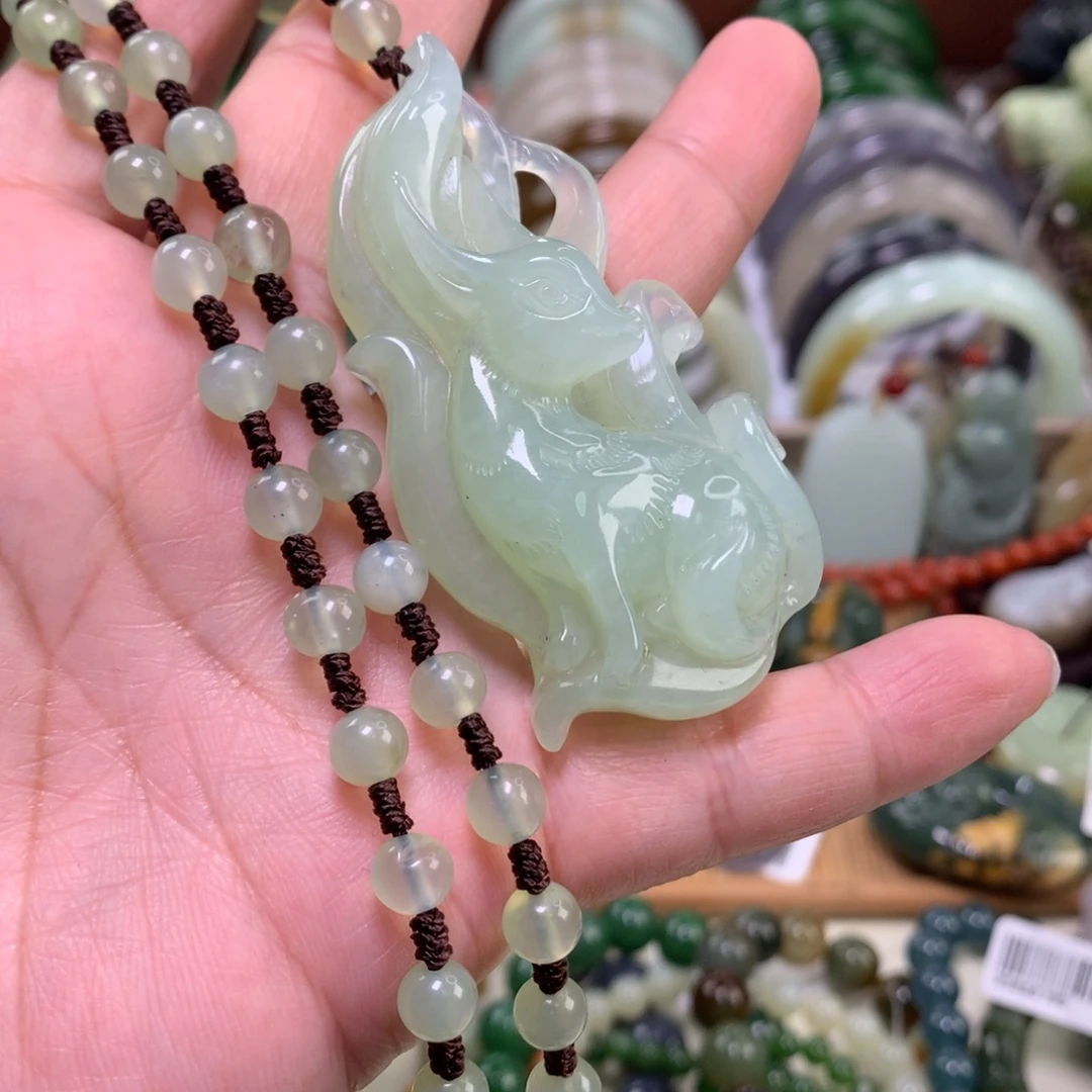 岫玉未镶嵌颈饰吊坠