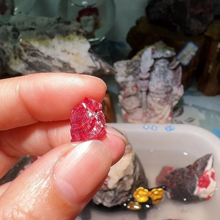 ****喵天然辰砂天然朱砂原矿石马料单晶2.8克