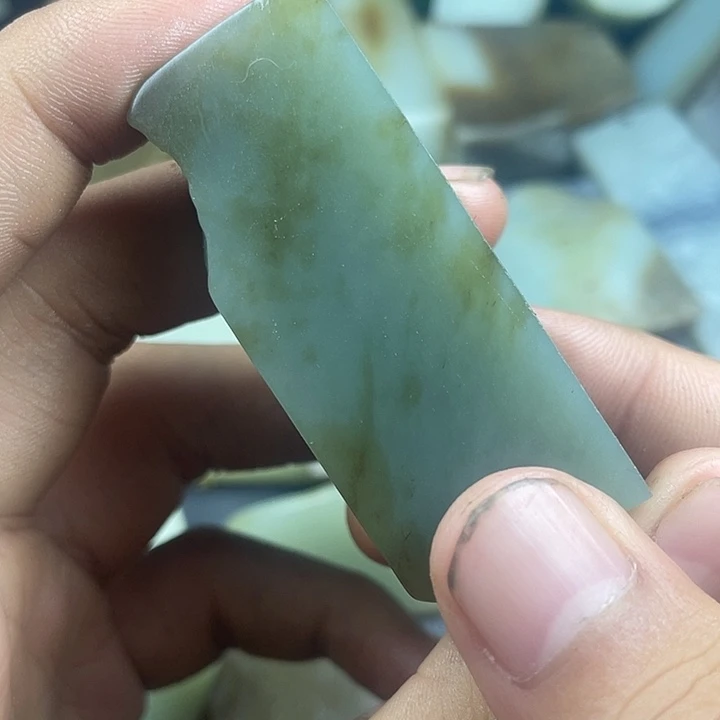 颈饰未镶嵌和田玉（糖玉）
