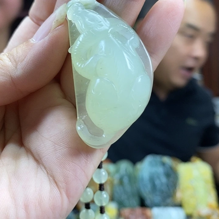 蛇纹石玉未镶嵌颈饰