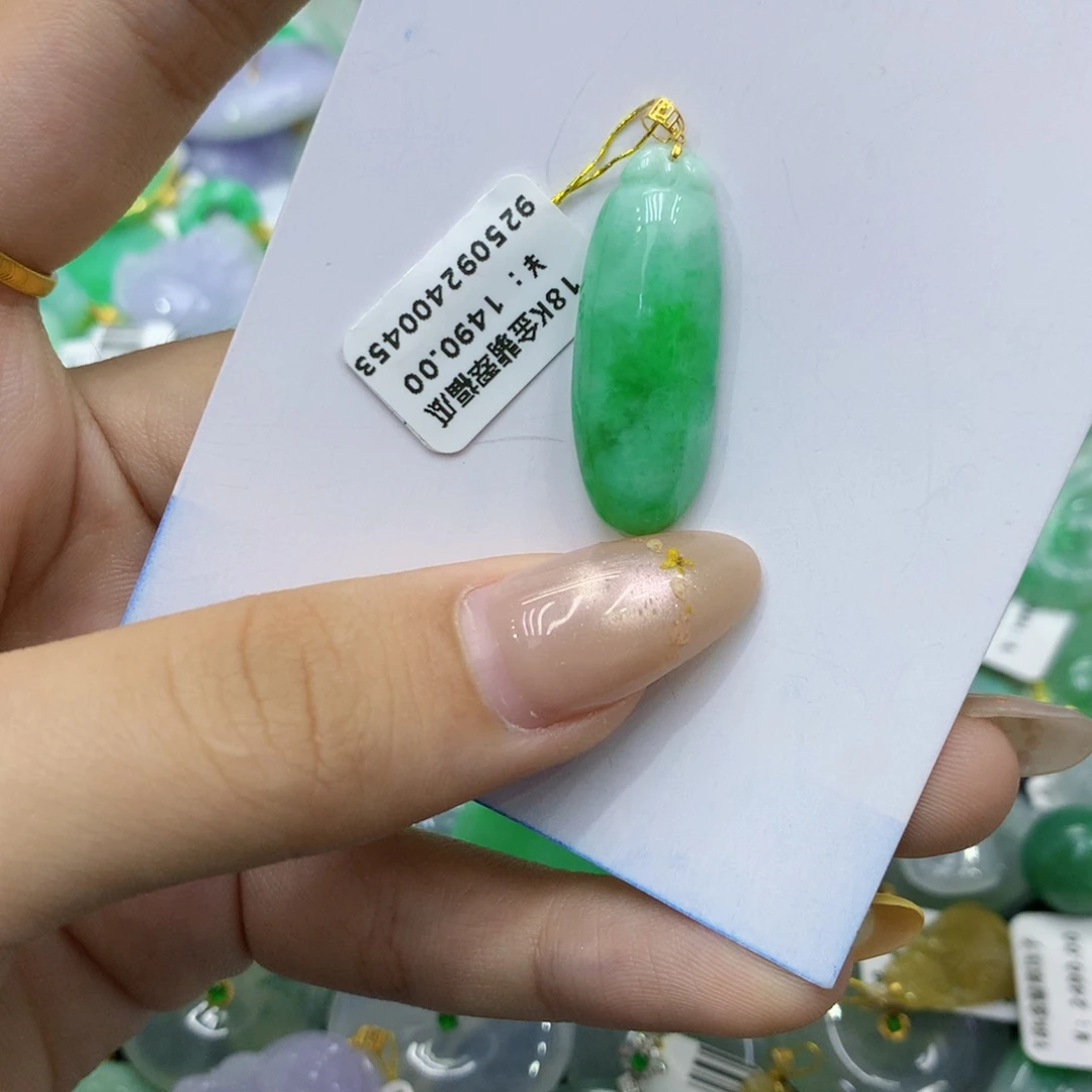 翡翠18K金镶嵌颈饰