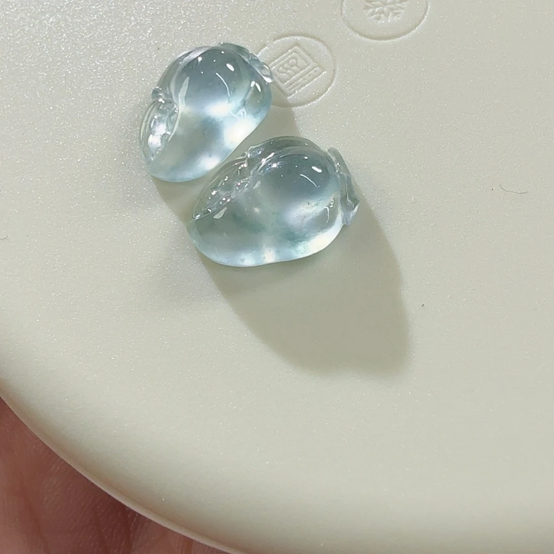 翡翠未镶嵌颈饰蟹钳一对