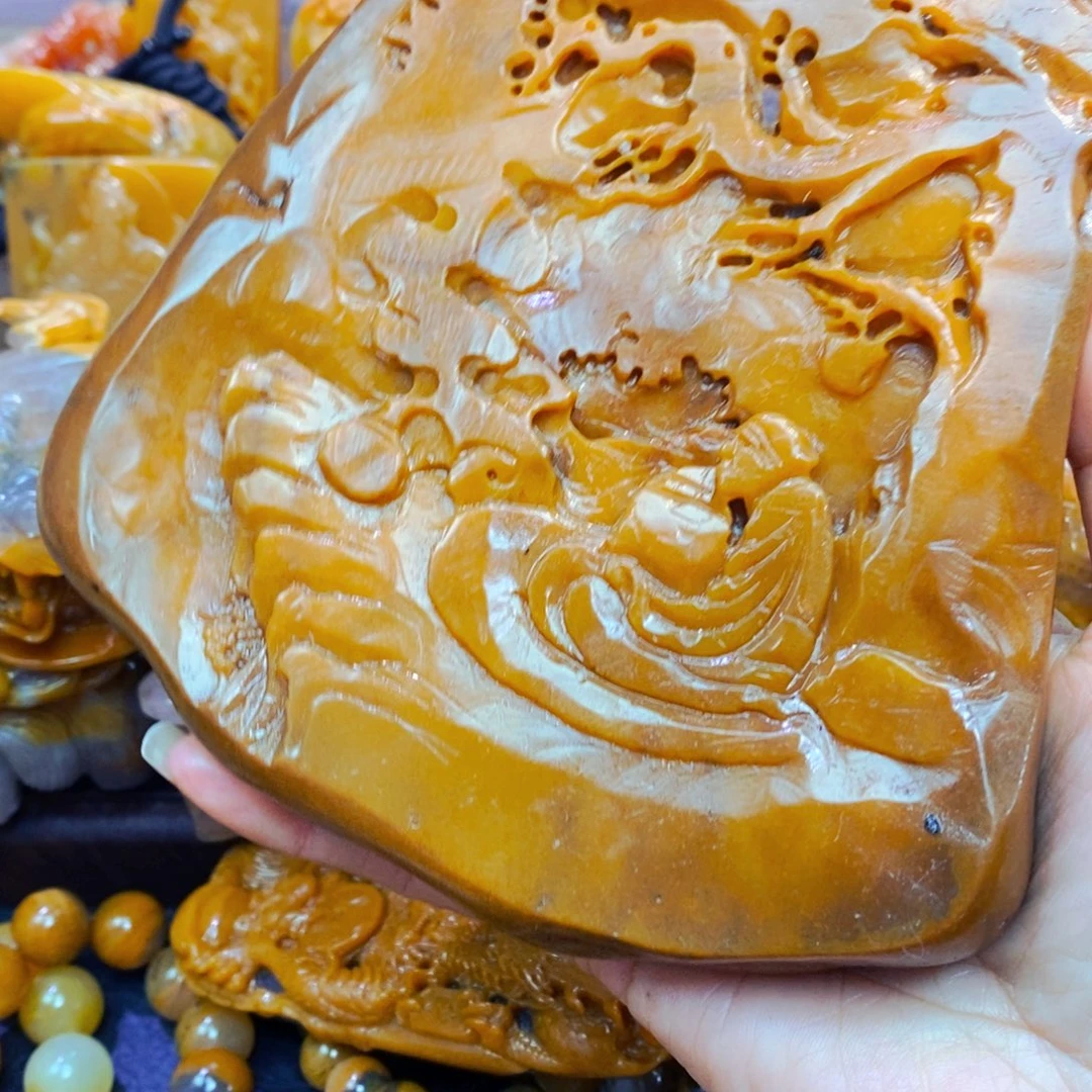 未镶嵌石英质玉（黄龙玉）颈饰