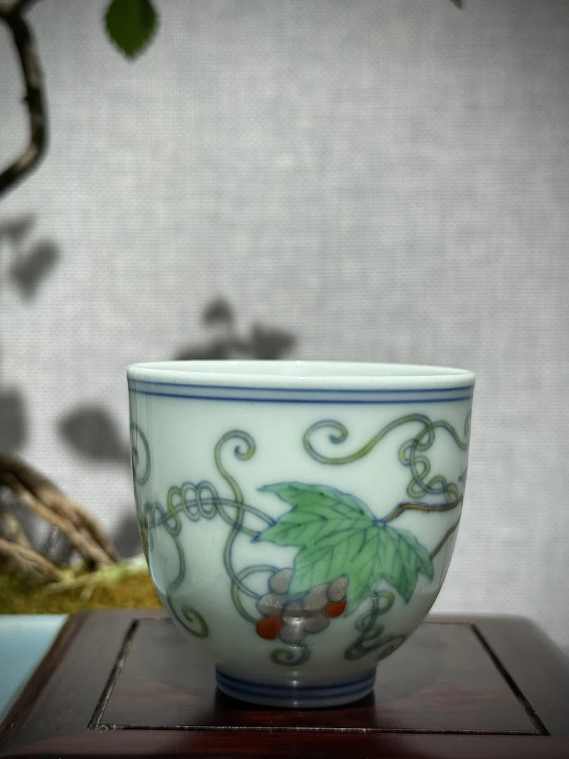 五里雾斗彩葡萄纹主人杯