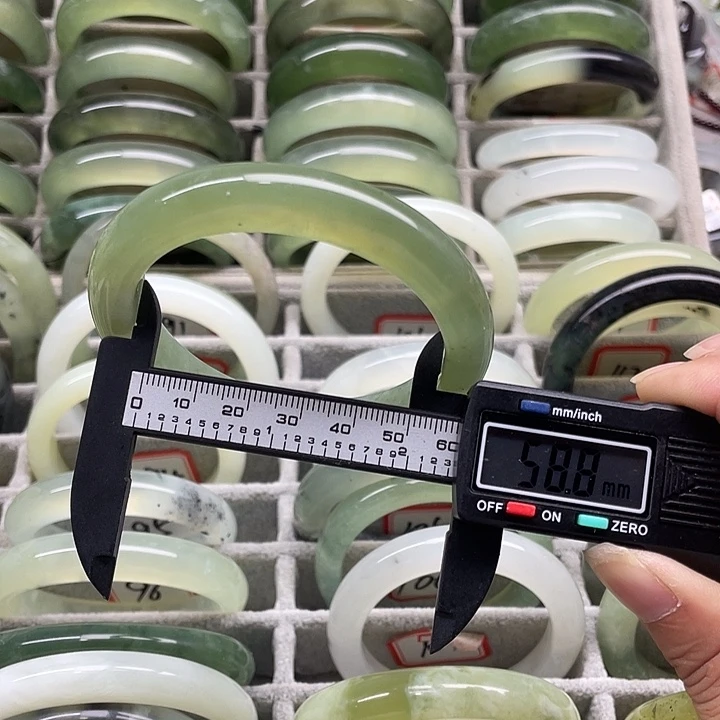 未镶嵌蛇纹石玉手镯120