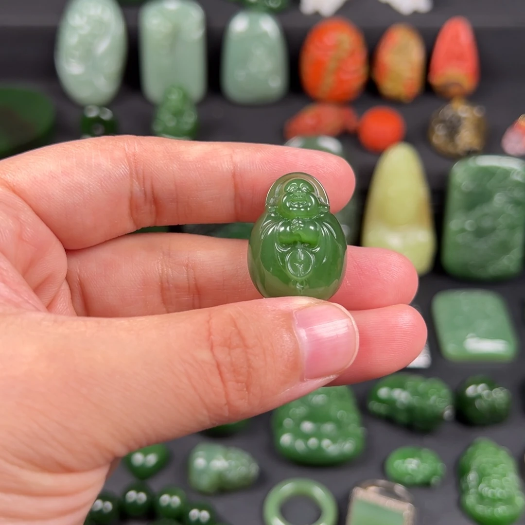 颈饰未镶嵌和田玉（碧玉）